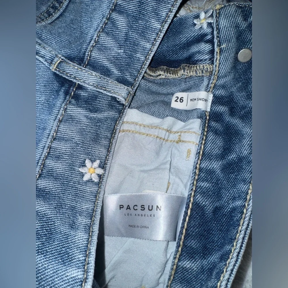 PACSUN mom shorts with stitched flowers